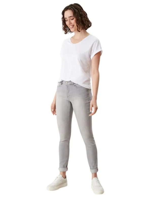 MID RISE SKINNY FIT JEAN sold by FBO
