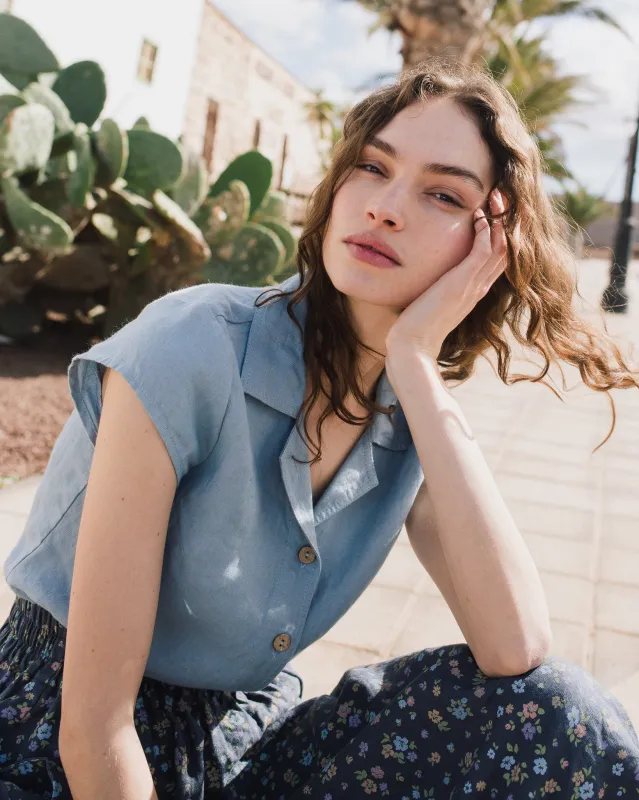 R: NOOSA collar linen shirt (Color: Dusky Florals; Size: M) made by Not Perfect Linen