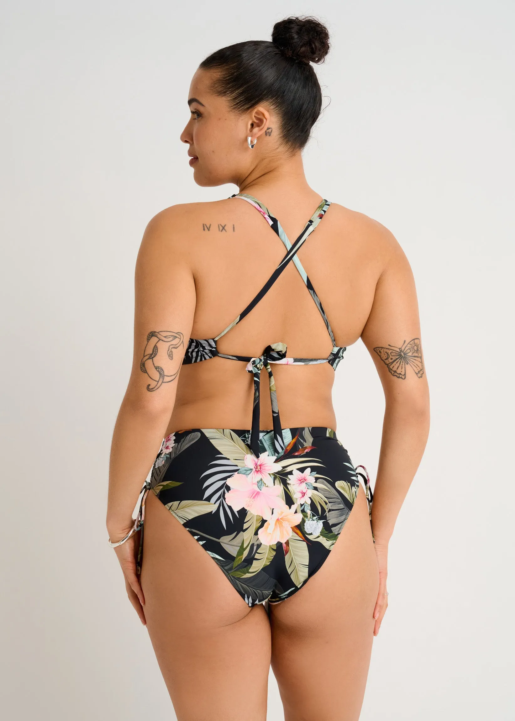 Front Twist Full Cup Crop Top sold by Everyday Sunday product image thumbnail 2