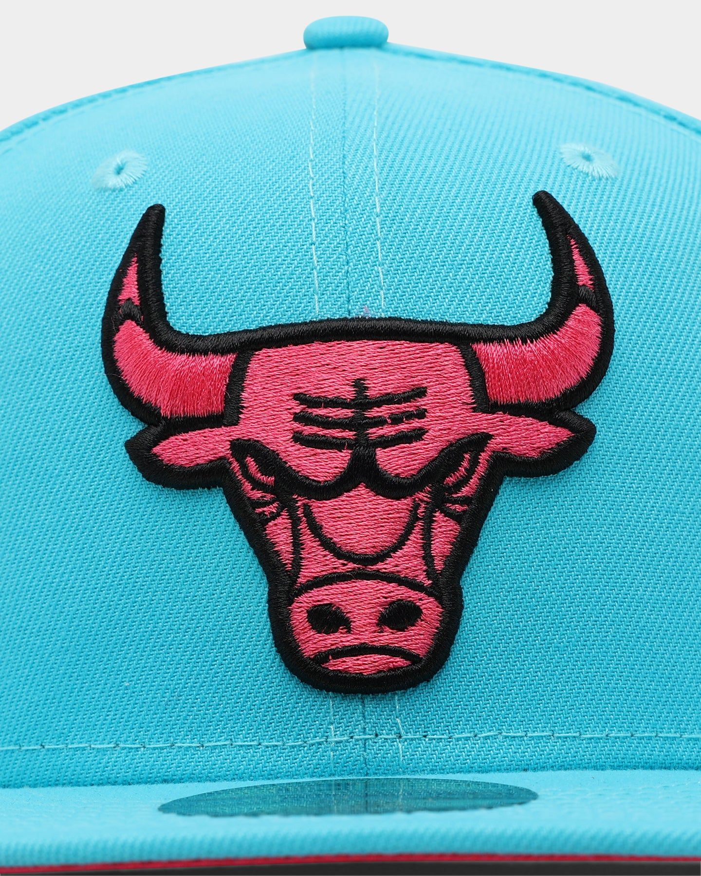 New Era Chicago Bulls 'Neon Vice' 595FIFTY Fitted Neon Blue sold by Culture Kings product image thumbnail 5