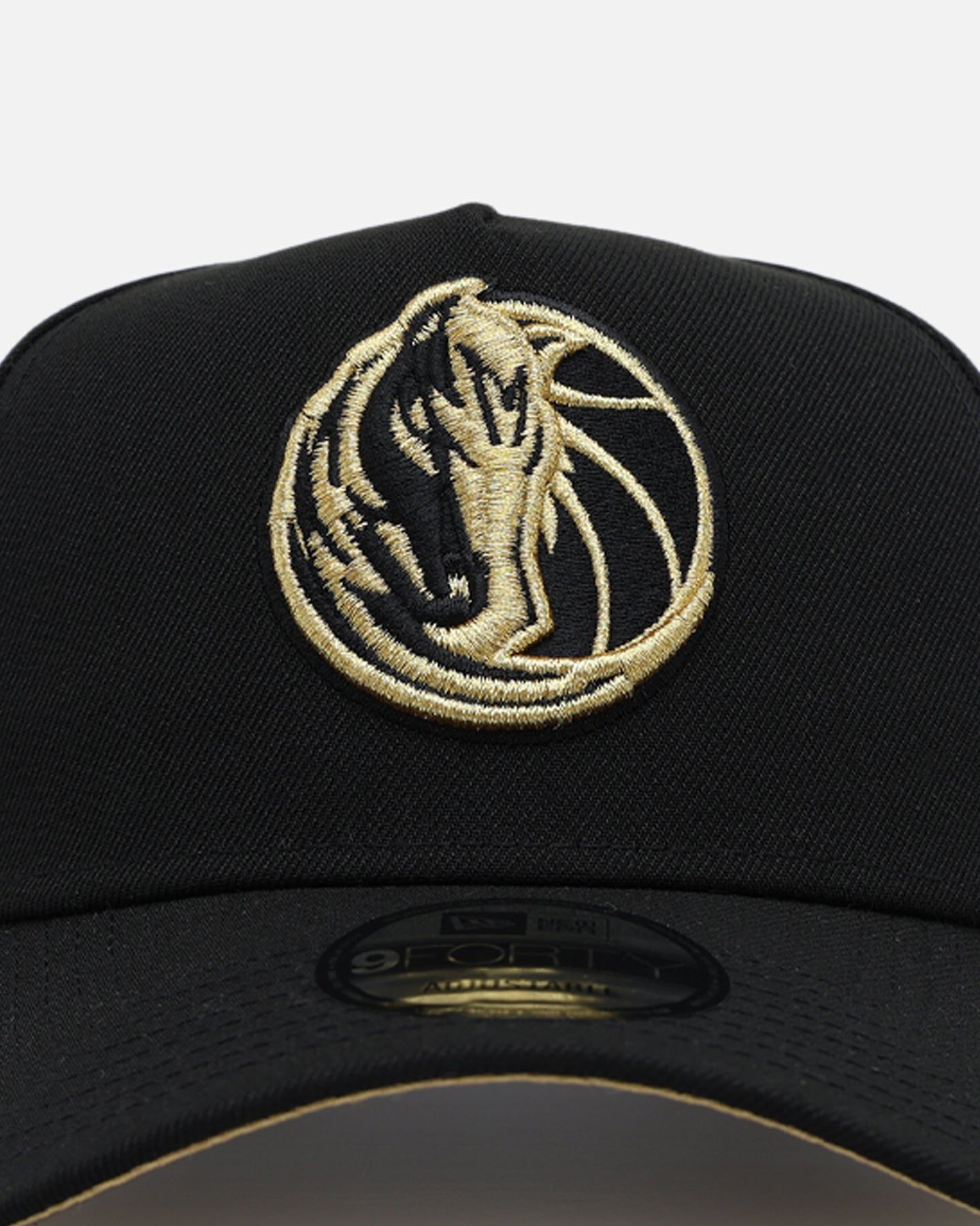 New Era Dallas Mavericks 'NBA Gold Links' 9FORTY A-Frame Snapback Black/Gold sold by Culture Kings product image thumbnail 5