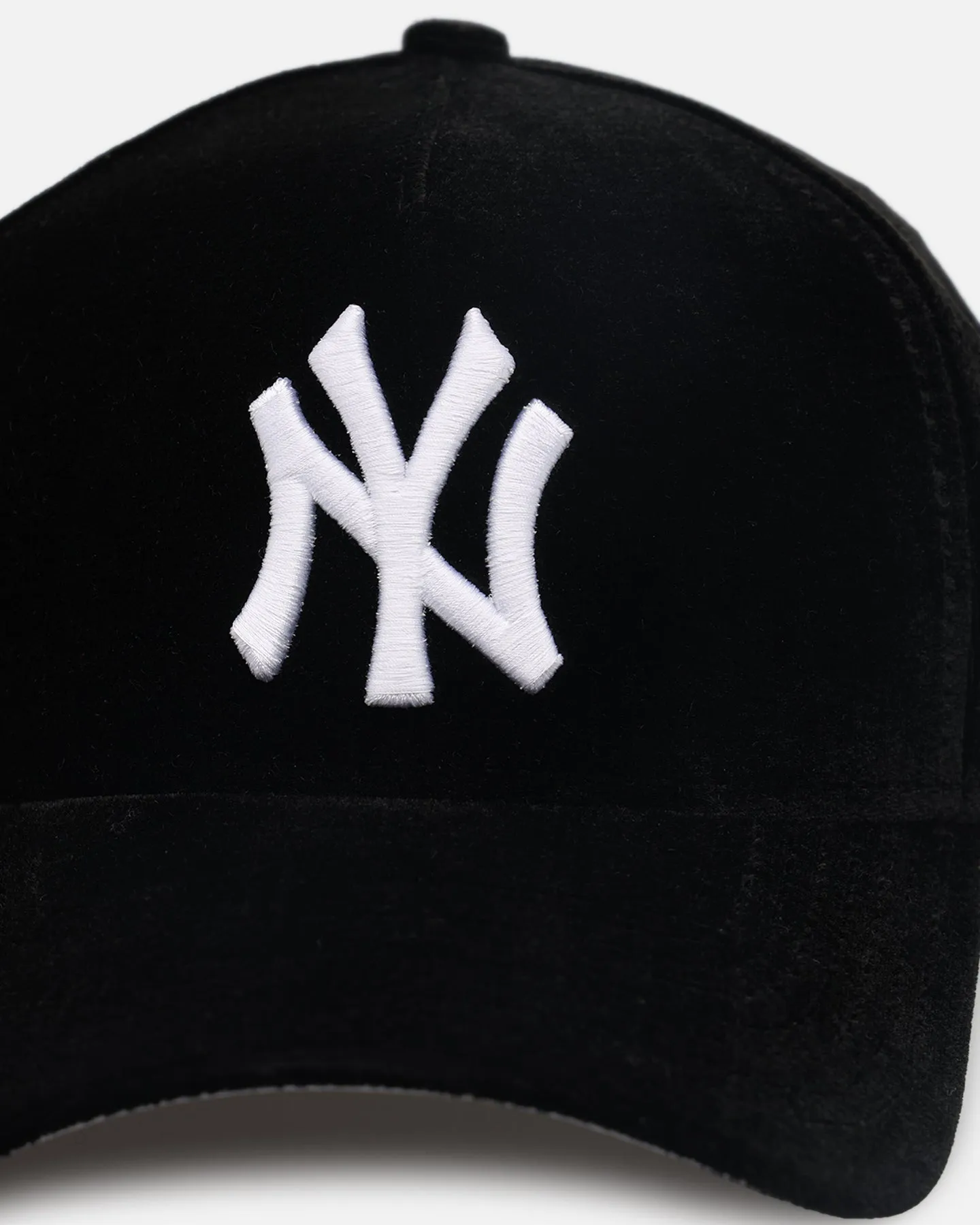 New Era New York Yankees 'Velvet Dreams' 9FORTY A-Frame Snapback Black/Grey sold by Culture Kings product image thumbnail 2