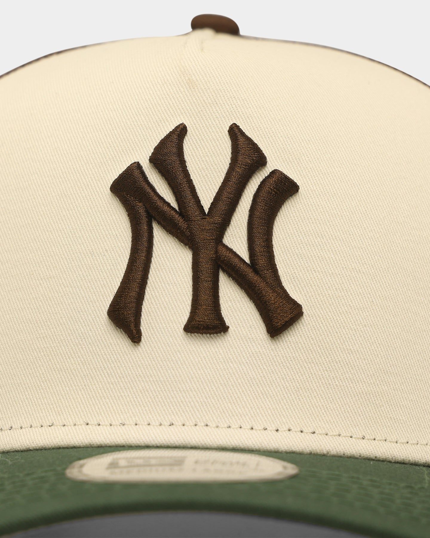 New Era New York Yankees 'Beef & Broccoli' 9FORTY K-Frame Snapback Chrome White sold by Culture Kings product image thumbnail 5