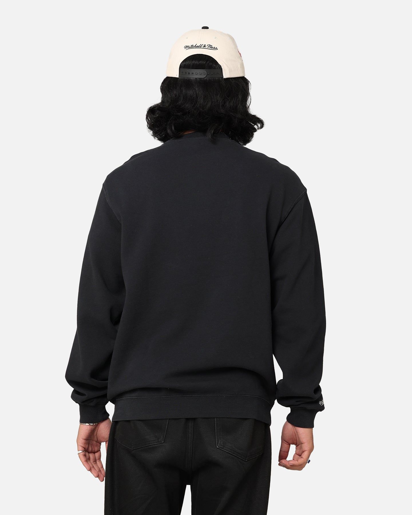 Mitchell & Ness Chicago Bulls Ivy Arch Vintage Crewneck Faded Black sold by Culture Kings product image thumbnail 4