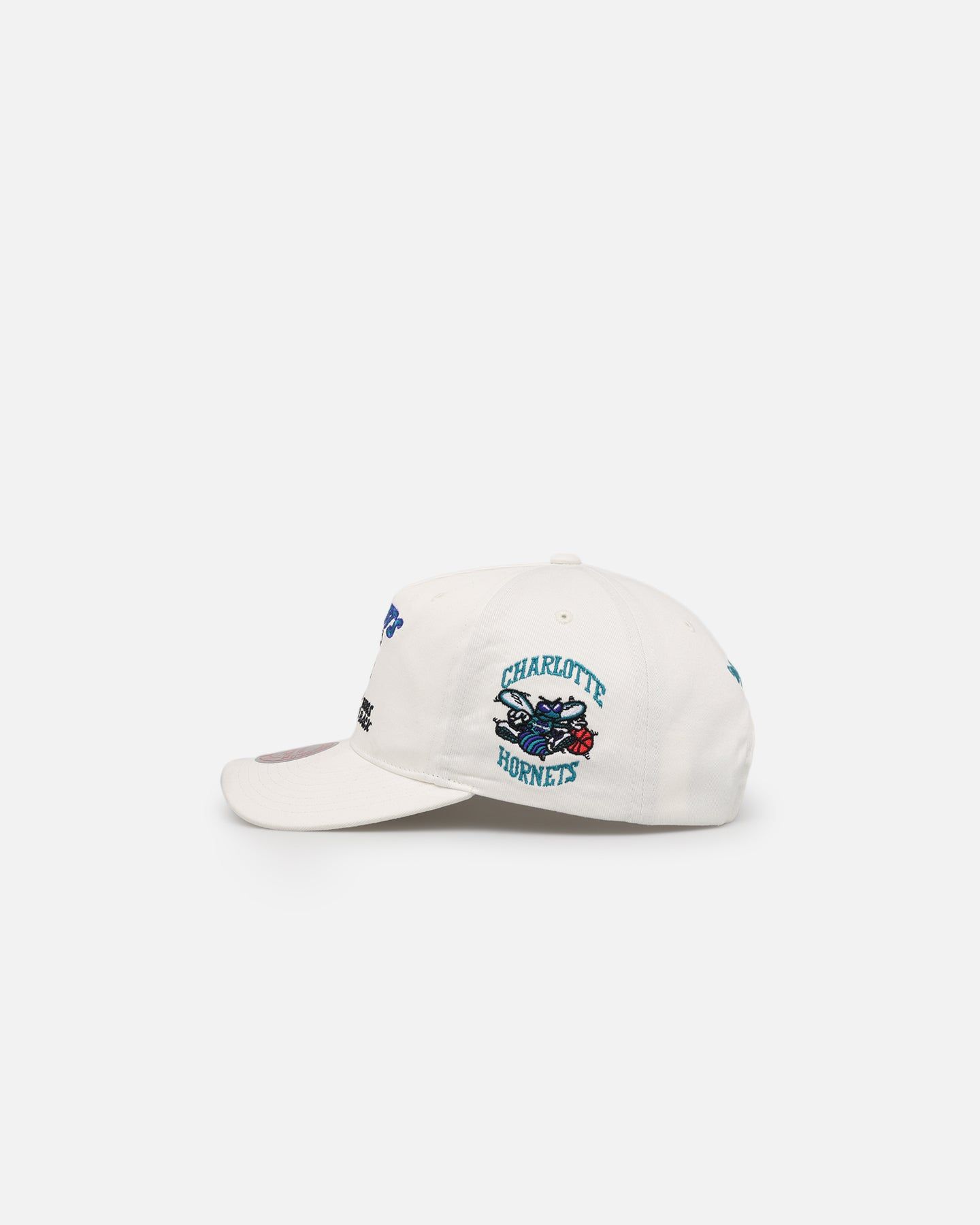 Mitchell & Ness Charlotte Hornets Bug Backer Deadstock Snapback White sold by Culture Kings product image thumbnail 4