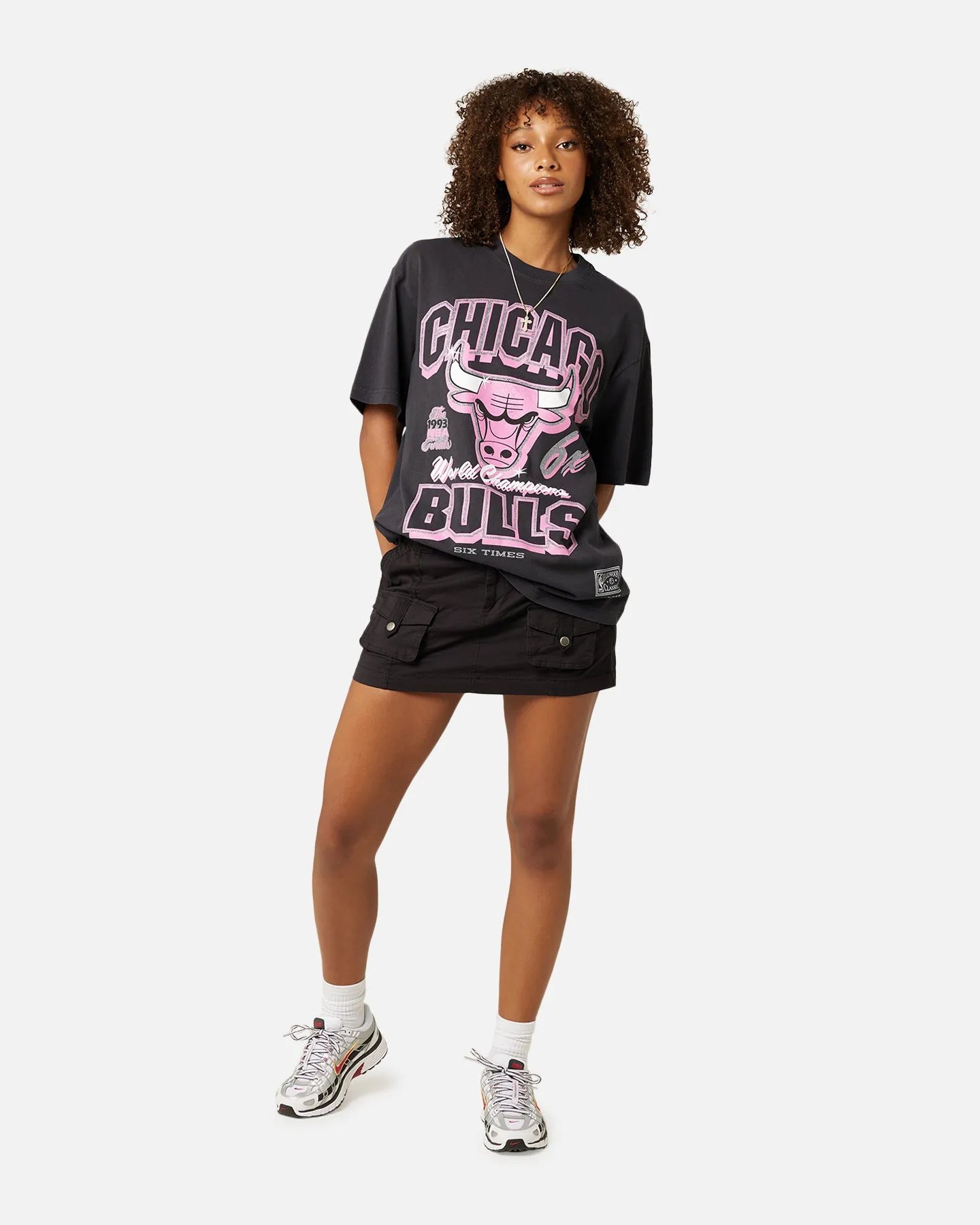 Mitchell & Ness Women's Chicago Bulls Arch Logo T-Shirt Faded Black sold by Culture Kings product image thumbnail 2
