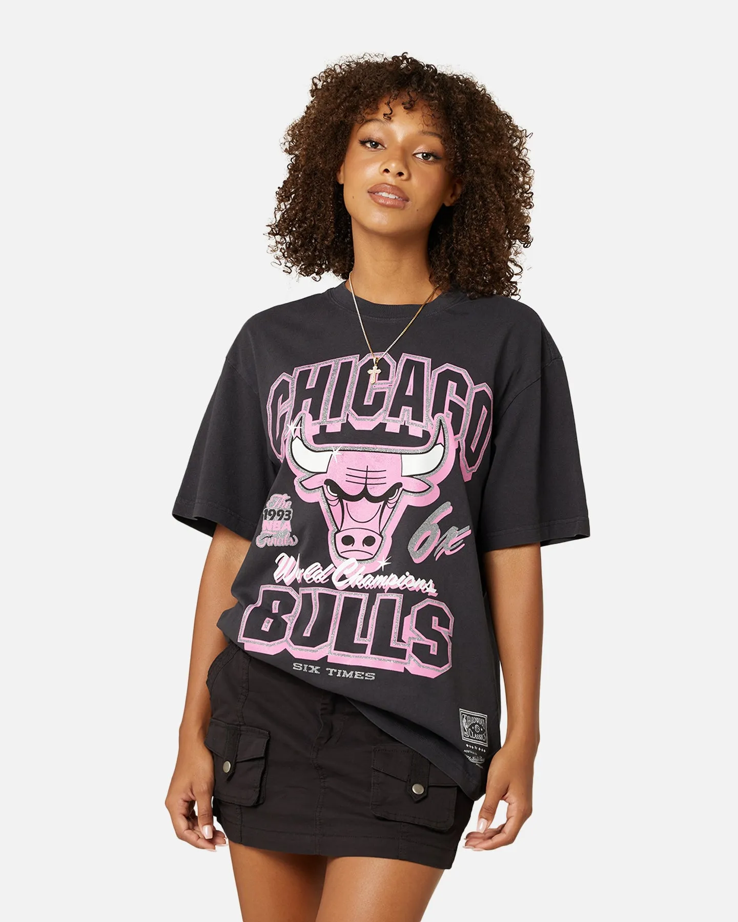 Mitchell & Ness Women's Chicago Bulls Arch Logo T-Shirt Faded Black sold by Culture Kings