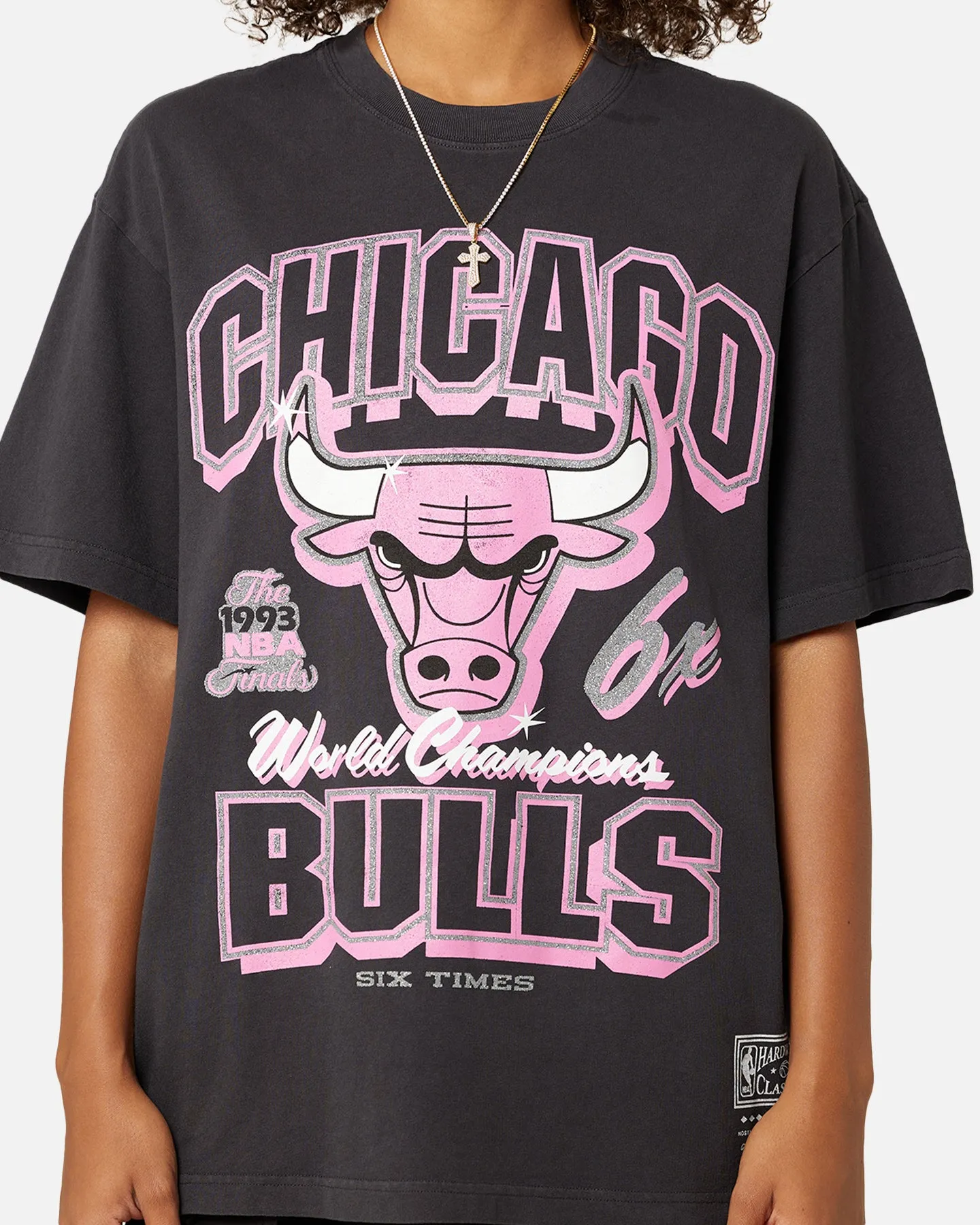 Mitchell & Ness Women's Chicago Bulls Arch Logo T-Shirt Faded Black sold by Culture Kings product image thumbnail 3