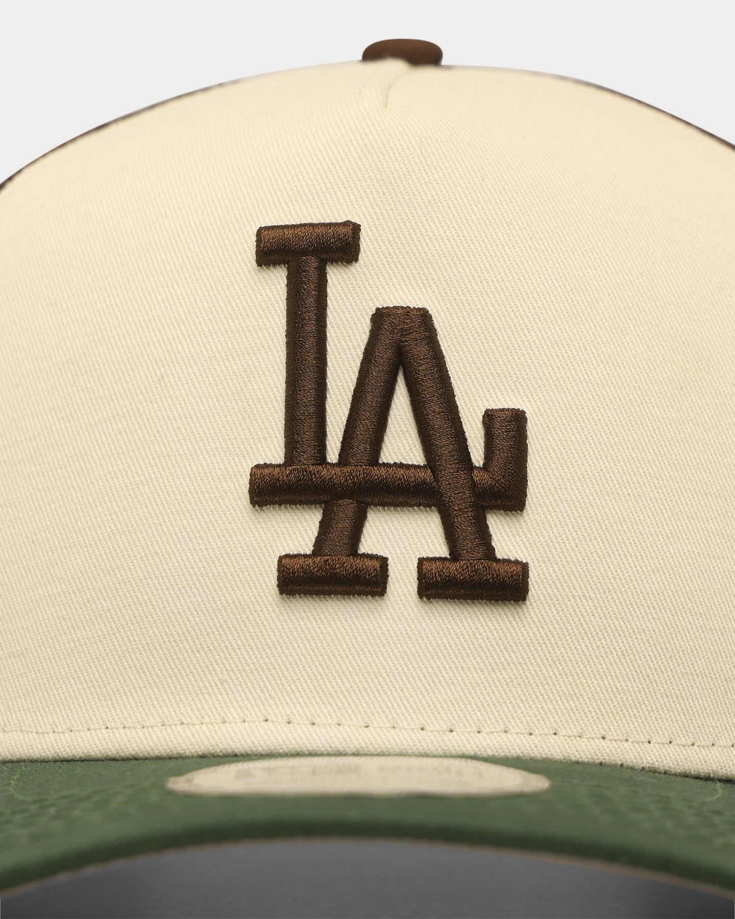 New Era Los Angeles Dodgers 'Beef & Broccoli' 9FORTY K-Frame Snapback Chrome White sold by Culture Kings product image thumbnail 5