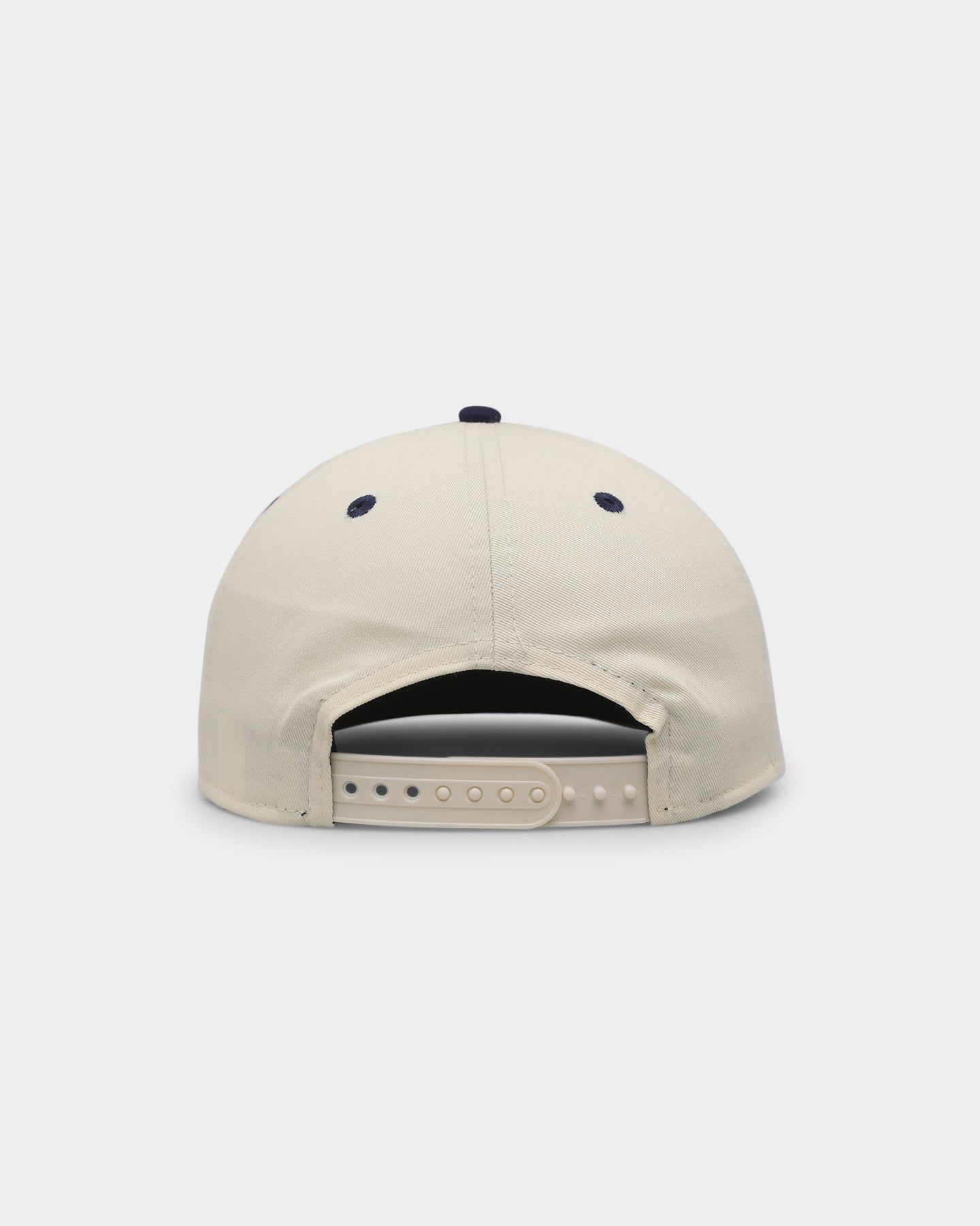 New Era New York Yankees '2000s World Series Through The Decades' 2009 World Series Golfer Snapback Chrome White sold by Culture Kings product image thumbnail 2