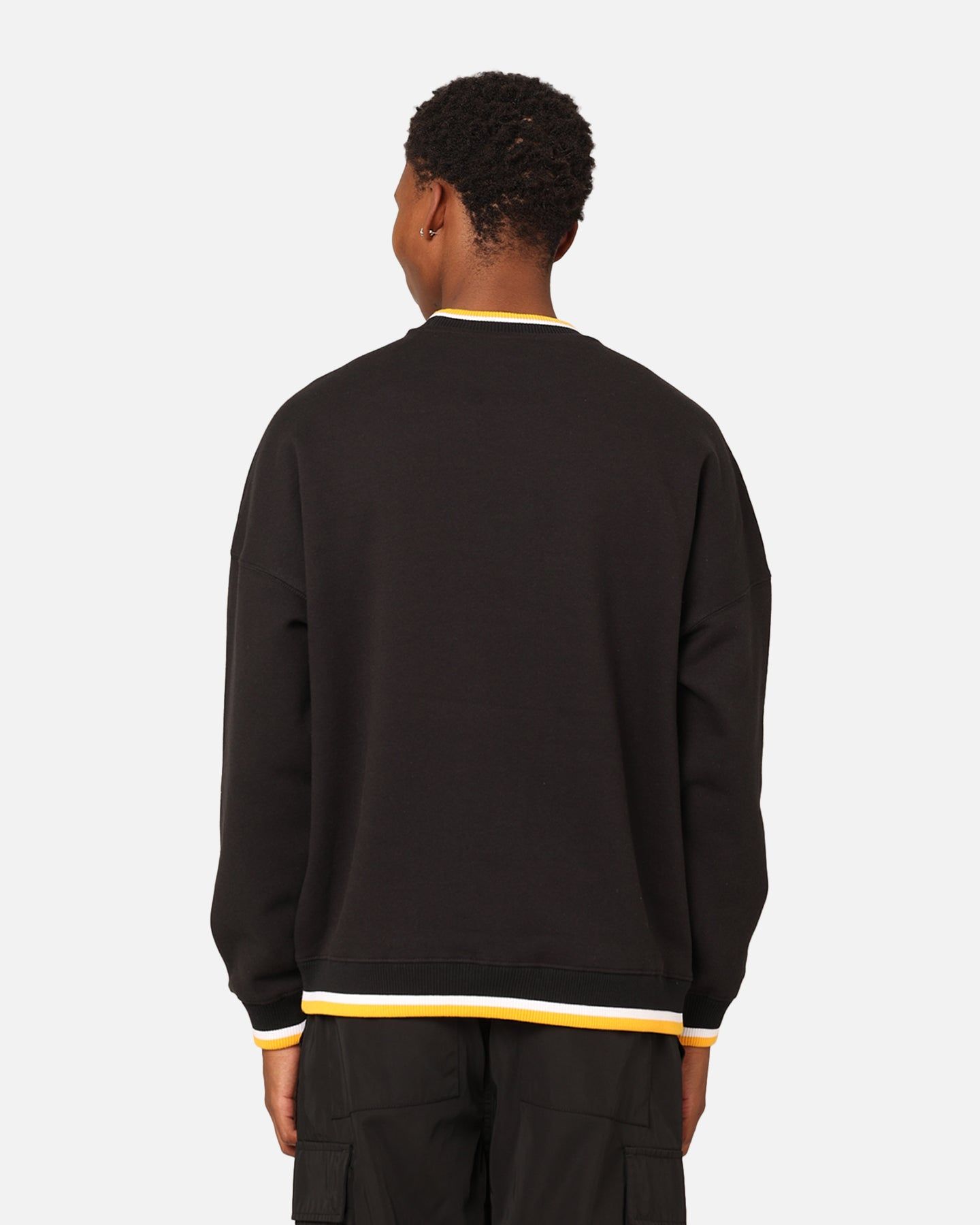 Mitchell & Ness Los Angeles Lakers Shooting Crewneck Black sold by Culture Kings product image thumbnail 4