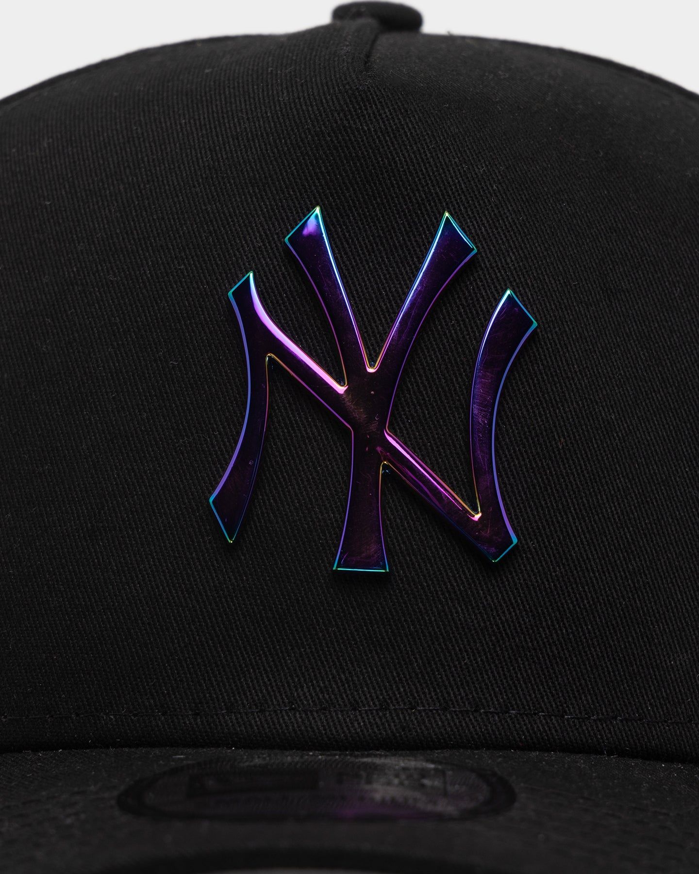 New Era New York Yankees 'Metal Badge' 9FORTY K-Frame Snapback Black/Iridescent sold by Culture Kings product image thumbnail 5