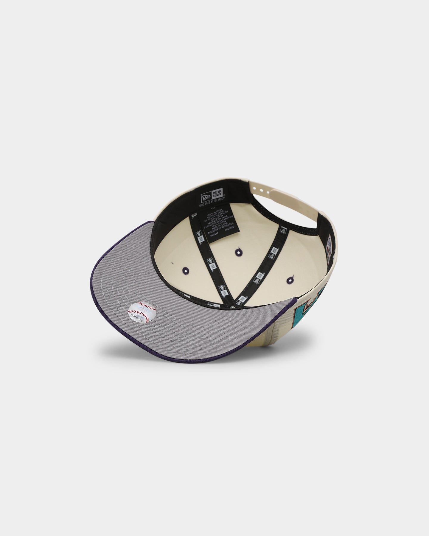 New Era Arizona Diamondbacks '2000s World Series Through The Decades' 2001 World Series Golfer Snapback Chrome White sold by Culture Kings product image thumbnail 6