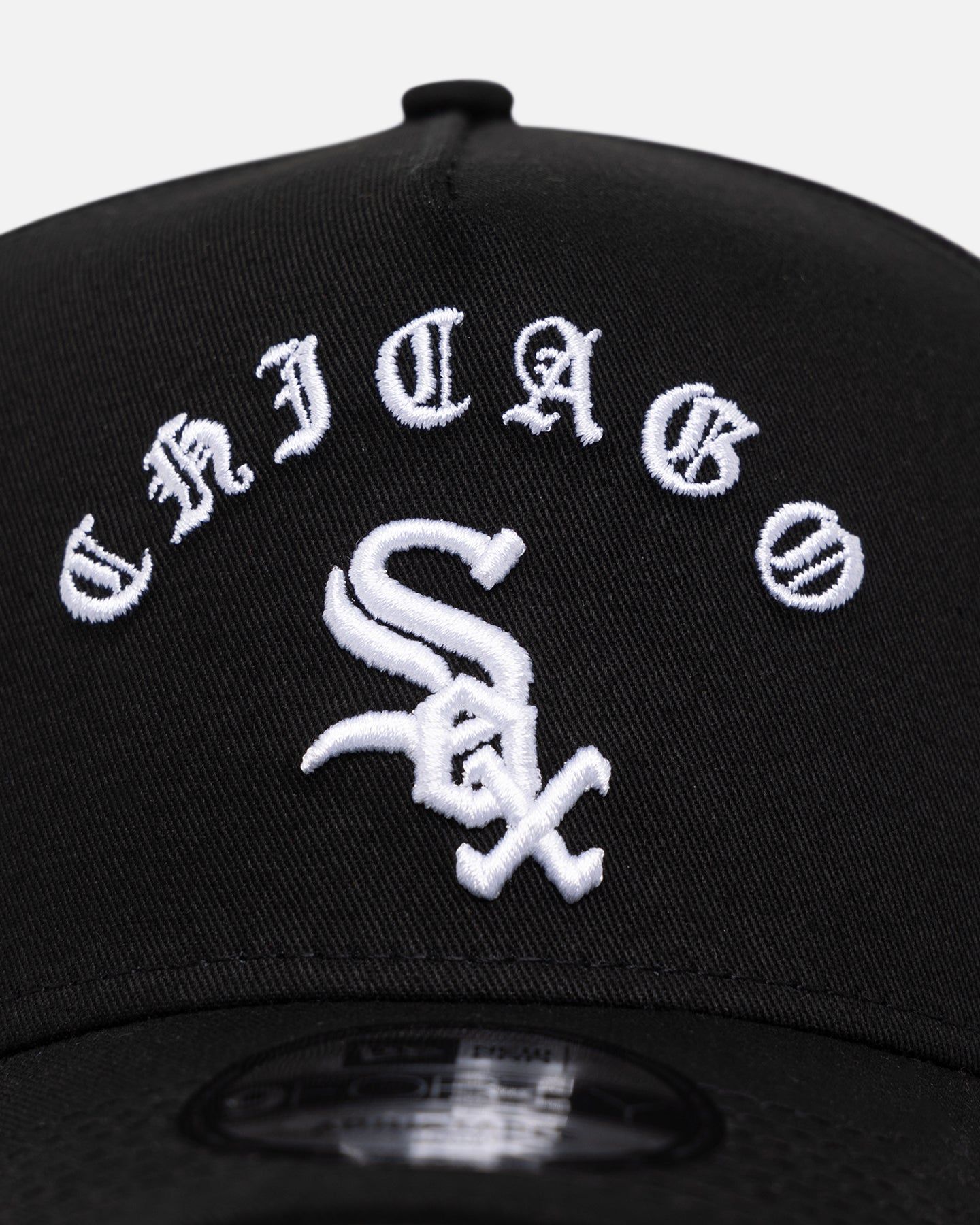 New Era Chicago White Sox 'Gothic Arch' 9FORTY A-Frame Snapback Black/White sold by Culture Kings product image thumbnail 5