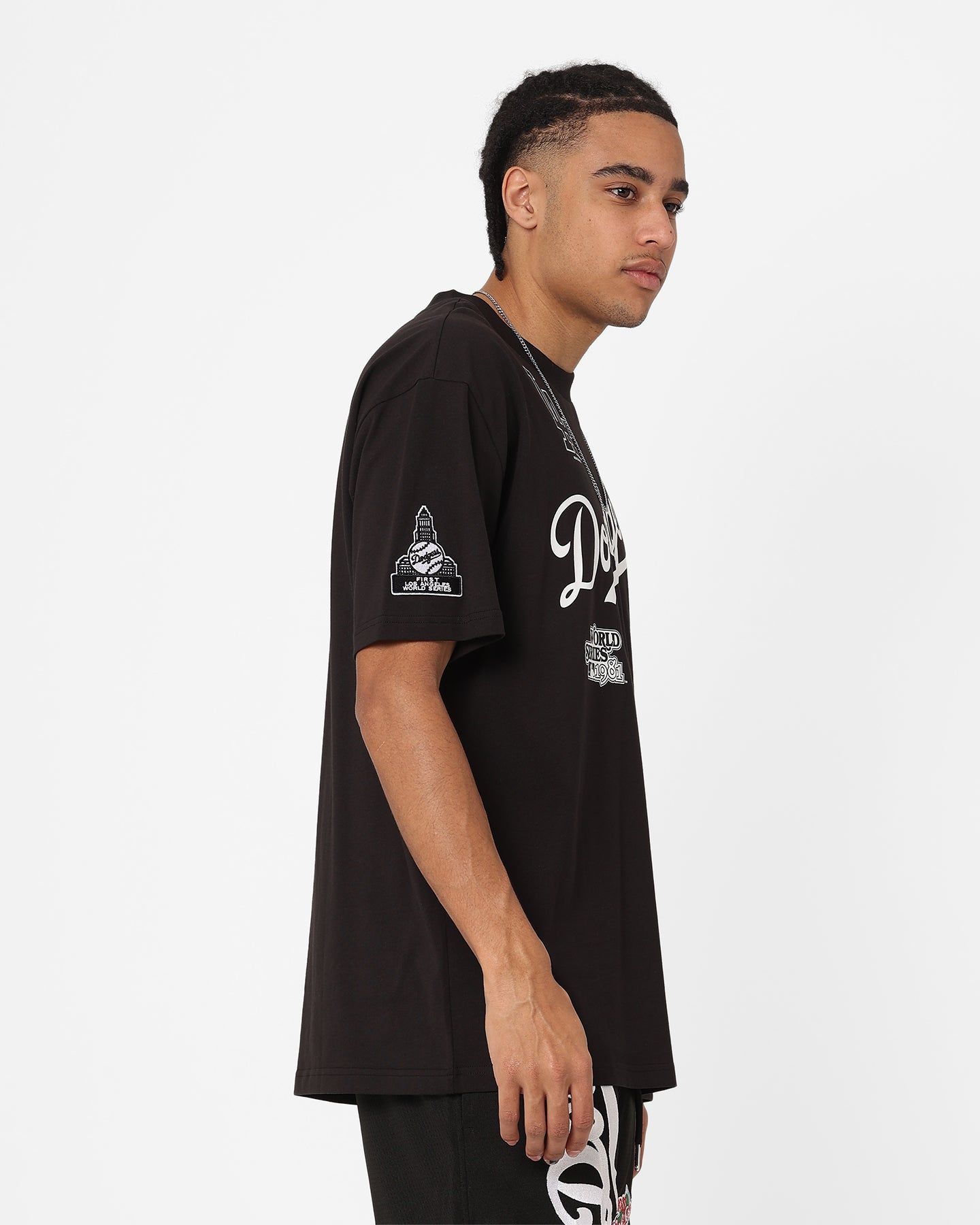 New Era Los Angeles Dodgers Oversized T-Shirt Black sold by Culture Kings product image thumbnail 5