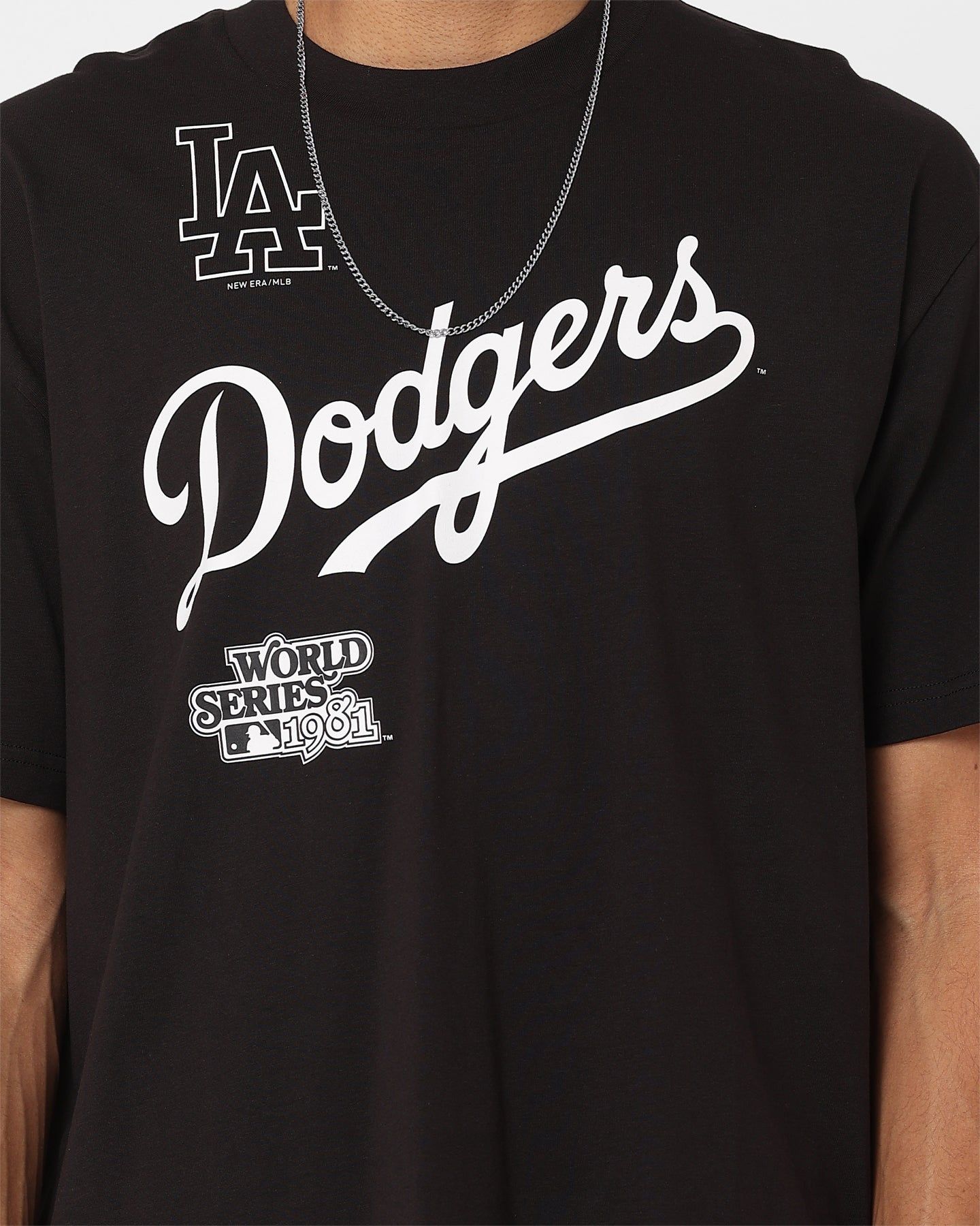 New Era Los Angeles Dodgers Oversized T-Shirt Black sold by Culture Kings product image thumbnail 3