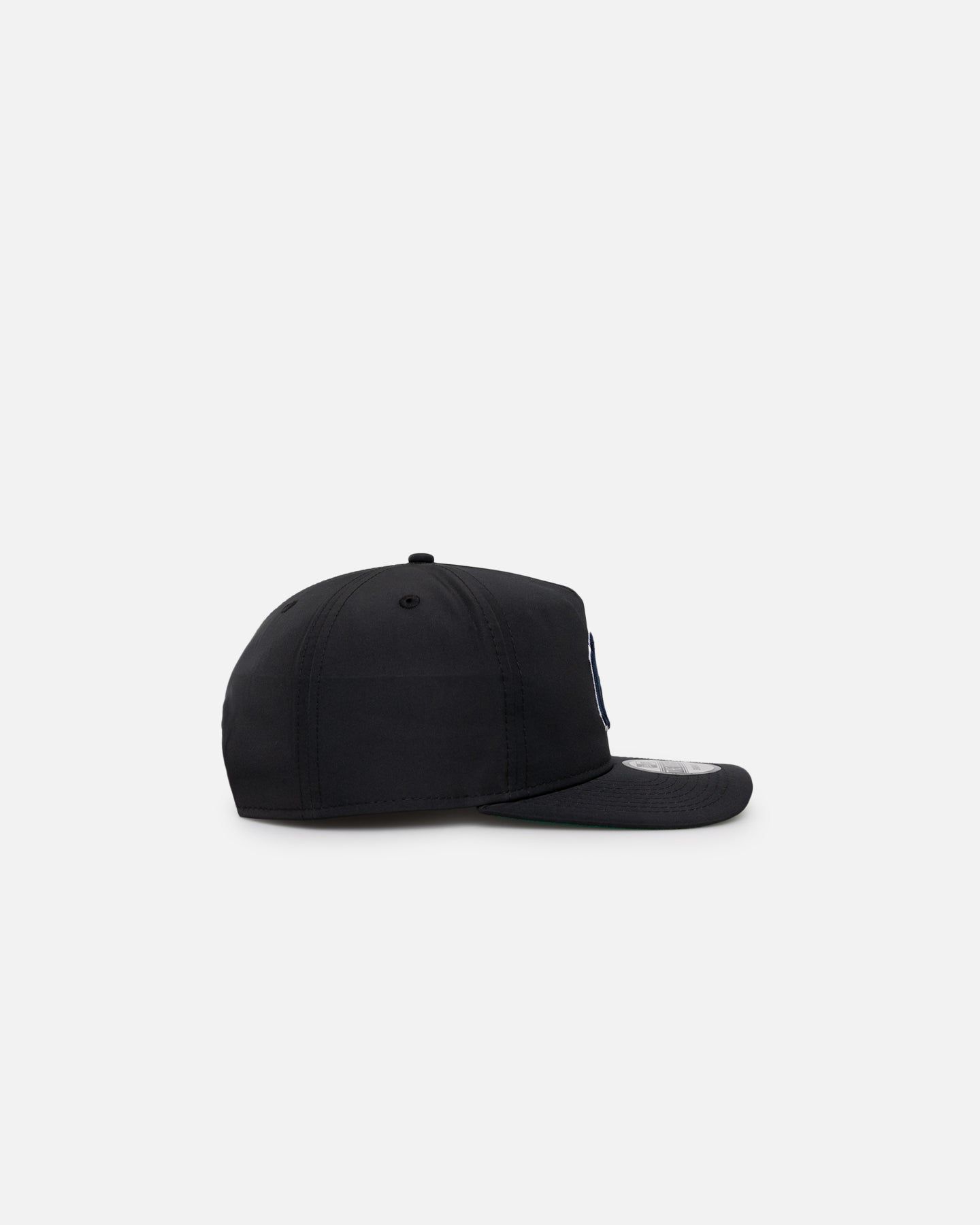 New Era New York Yankees Golfer Pre-Curved Snapback Black/OTC sold by Culture Kings product image thumbnail 3