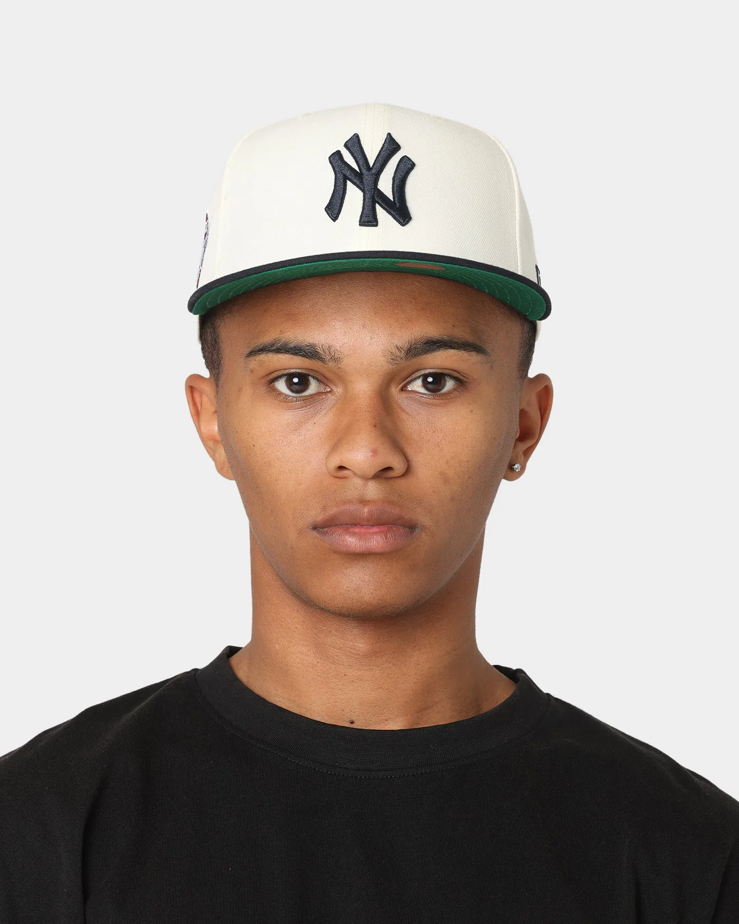 New Era New York Yankees 1999 'Off White 2-Tone World Series Patch' 59FIFTY Fitted Chrome White/OTC sold by Culture Kings product image thumbnail 2