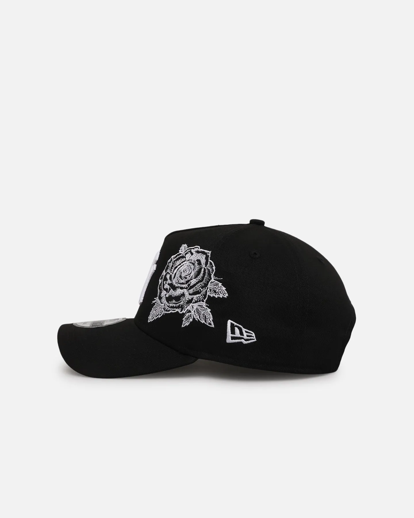New Era New York Yankees 'Ornate Rose' 9FORTY A-Frame Snapback Black/White sold by Culture Kings product image thumbnail 4
