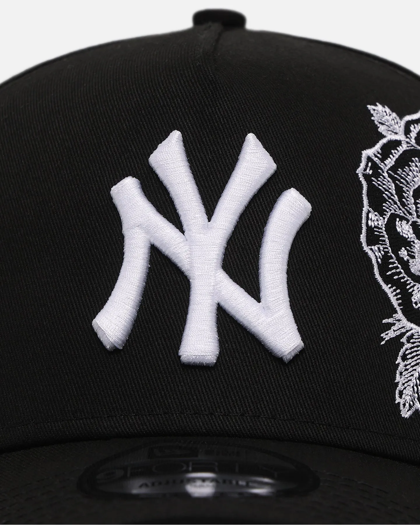 New Era New York Yankees 'Ornate Rose' 9FORTY A-Frame Snapback Black/White sold by Culture Kings product image thumbnail 5