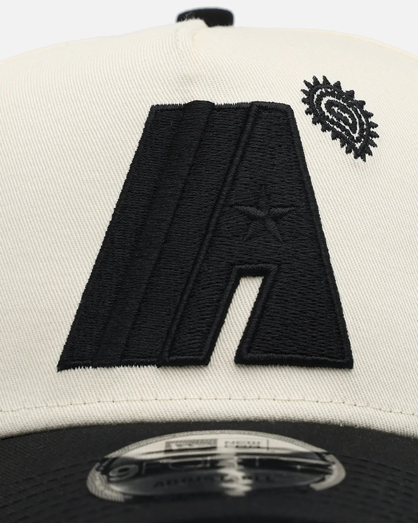 New Era Houston Astros 'Paisley Hit' 9FORTY A-Frame Snapback Chrome White/Black sold by Culture Kings product image thumbnail 5