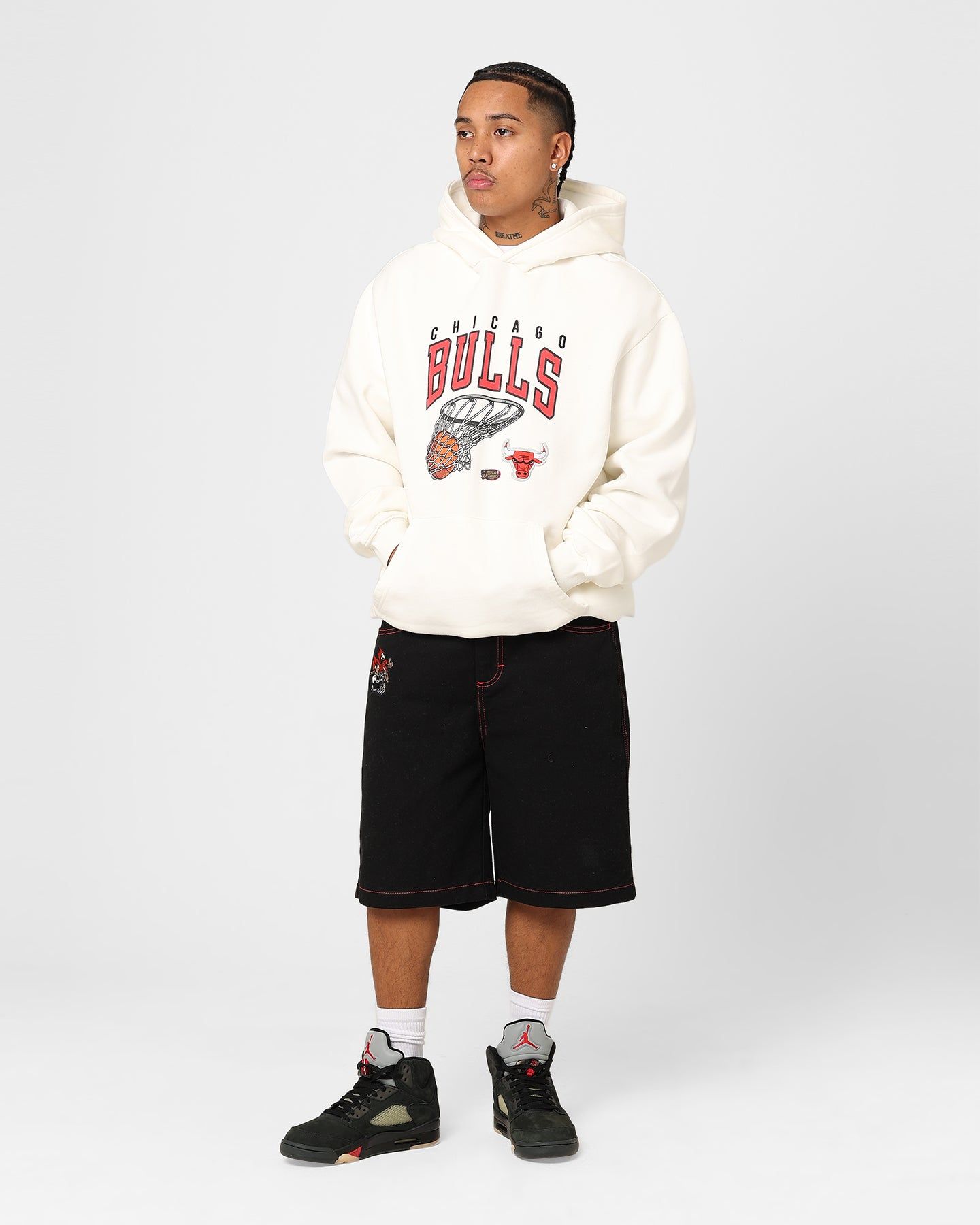 Mitchell & Ness Chicago Bulls Arch Net Oversized Hoodie Vintage White sold by Culture Kings product image thumbnail 2