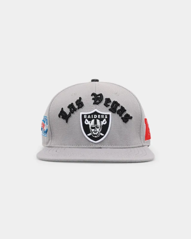 Pro Standard Las Vegas Raiders Old English Wool Snapback Grey made by Culture Kings