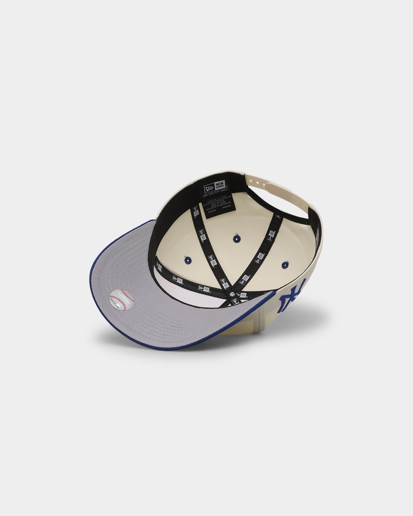 New Era New York Yankees '1990s World Series Through The Decades' 1999 World Series Golfer Snapback Chrome White sold by Culture Kings product image thumbnail 6