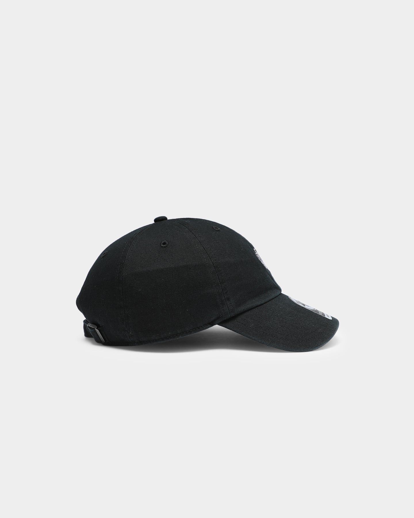 47 Brand Men's Chicago Blackhawks Clean Up Strapback Black sold by Culture Kings product image thumbnail 4