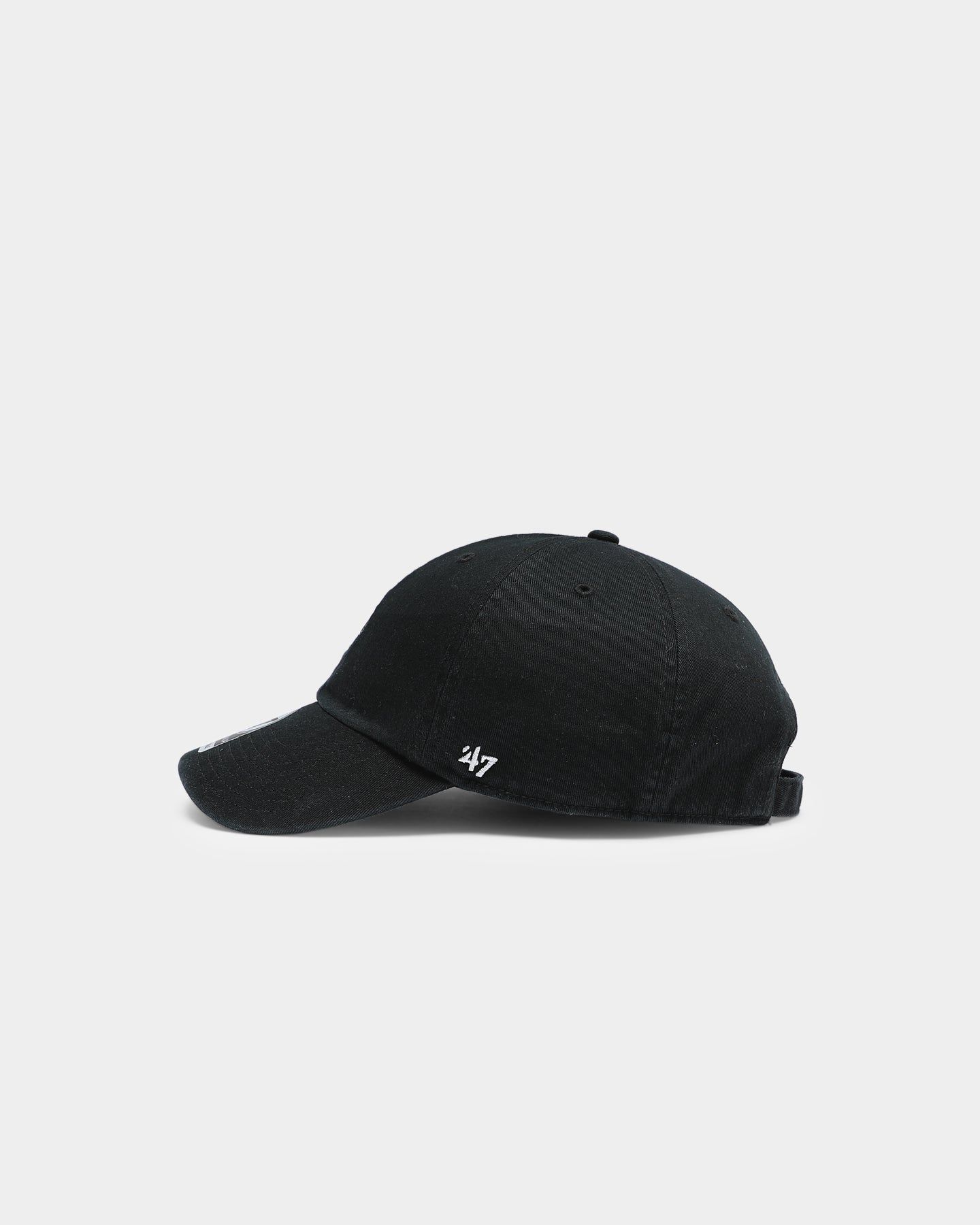 47 Brand Men's Chicago Blackhawks Clean Up Strapback Black sold by Culture Kings product image thumbnail 5
