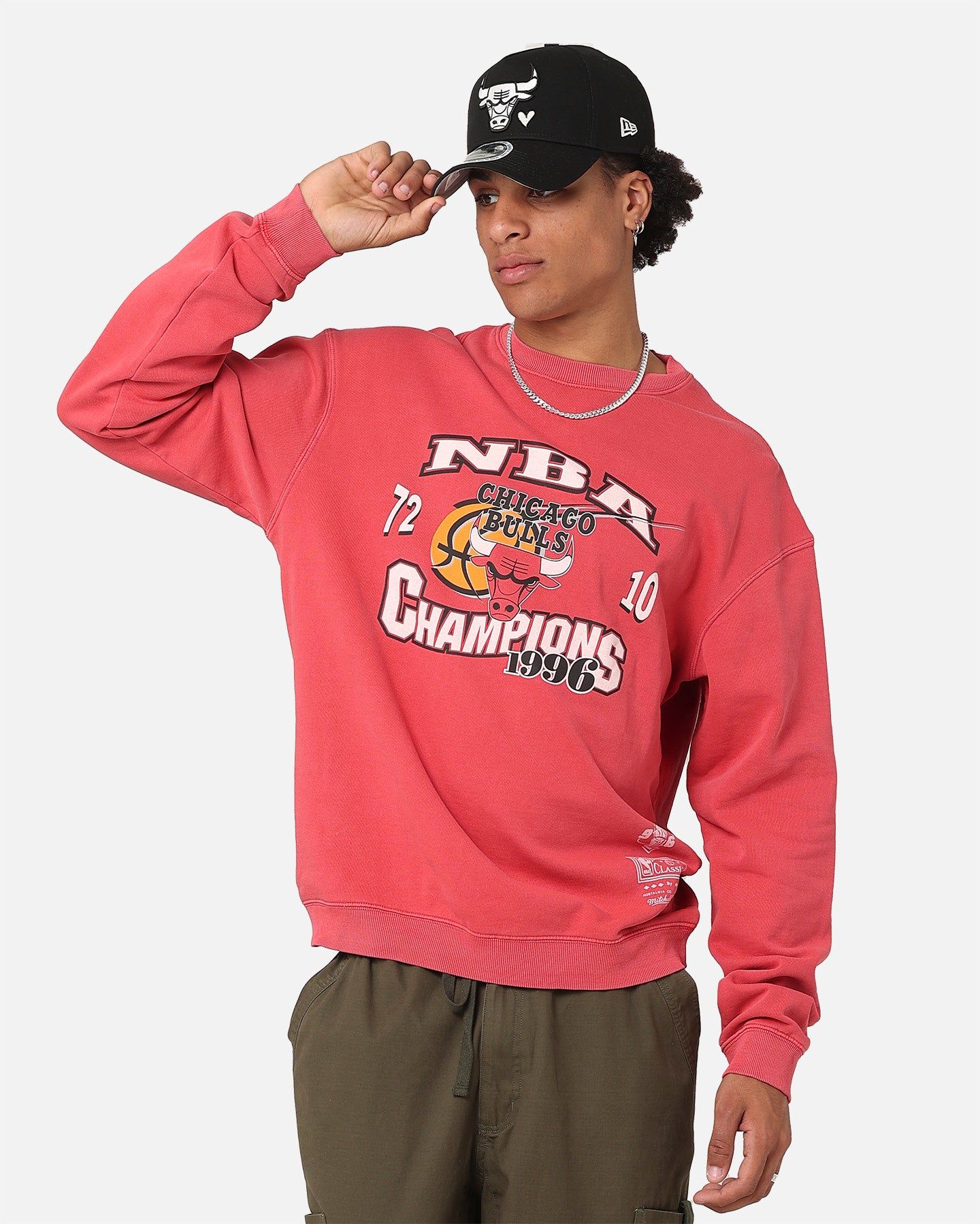 Mitchell & Ness Chicago Bulls 1996 Champions Crewneck Faded Red sold by Culture Kings