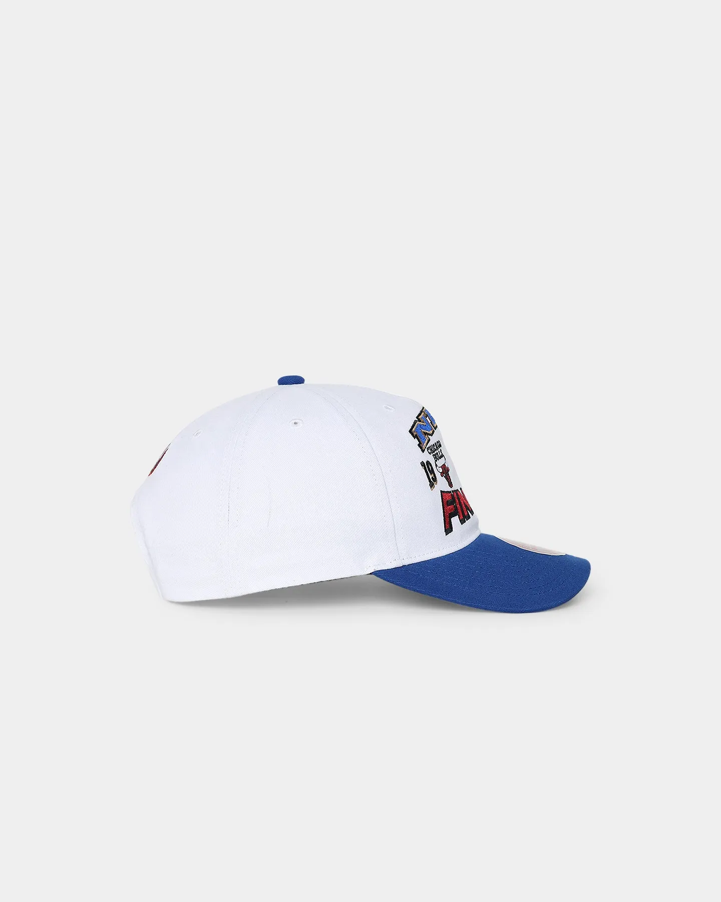 Mitchell & Ness '96 Chicago Bulls VS Seattle Sonics '1996 Bulls VS Sonics NBA Finals' Deadstock Snapback White sold by Culture Kings product image thumbnail 4