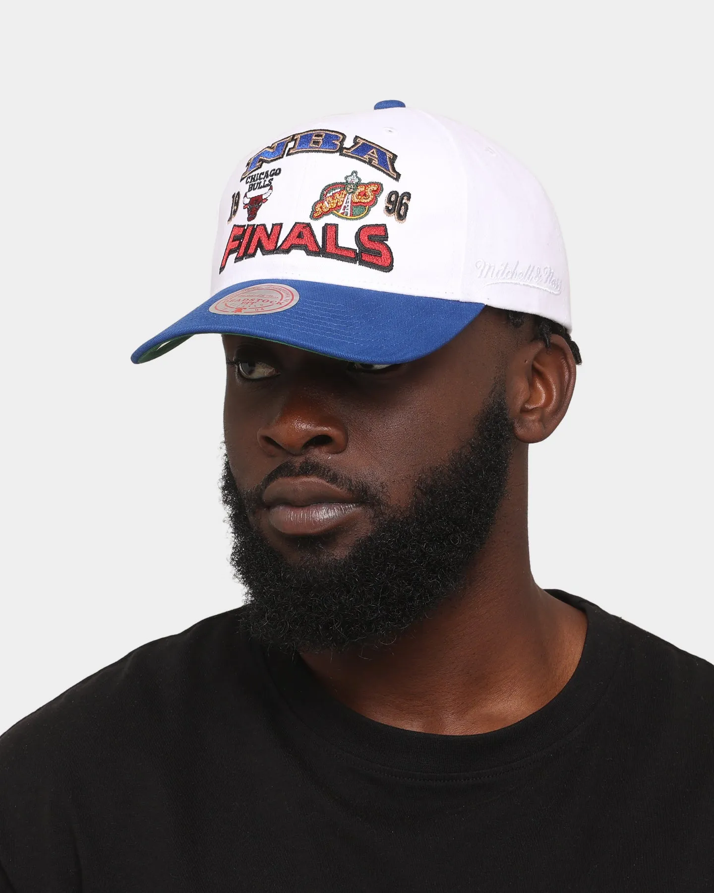 Mitchell & Ness '96 Chicago Bulls VS Seattle Sonics '1996 Bulls VS Sonics NBA Finals' Deadstock Snapback White sold by Culture Kings product image thumbnail 2
