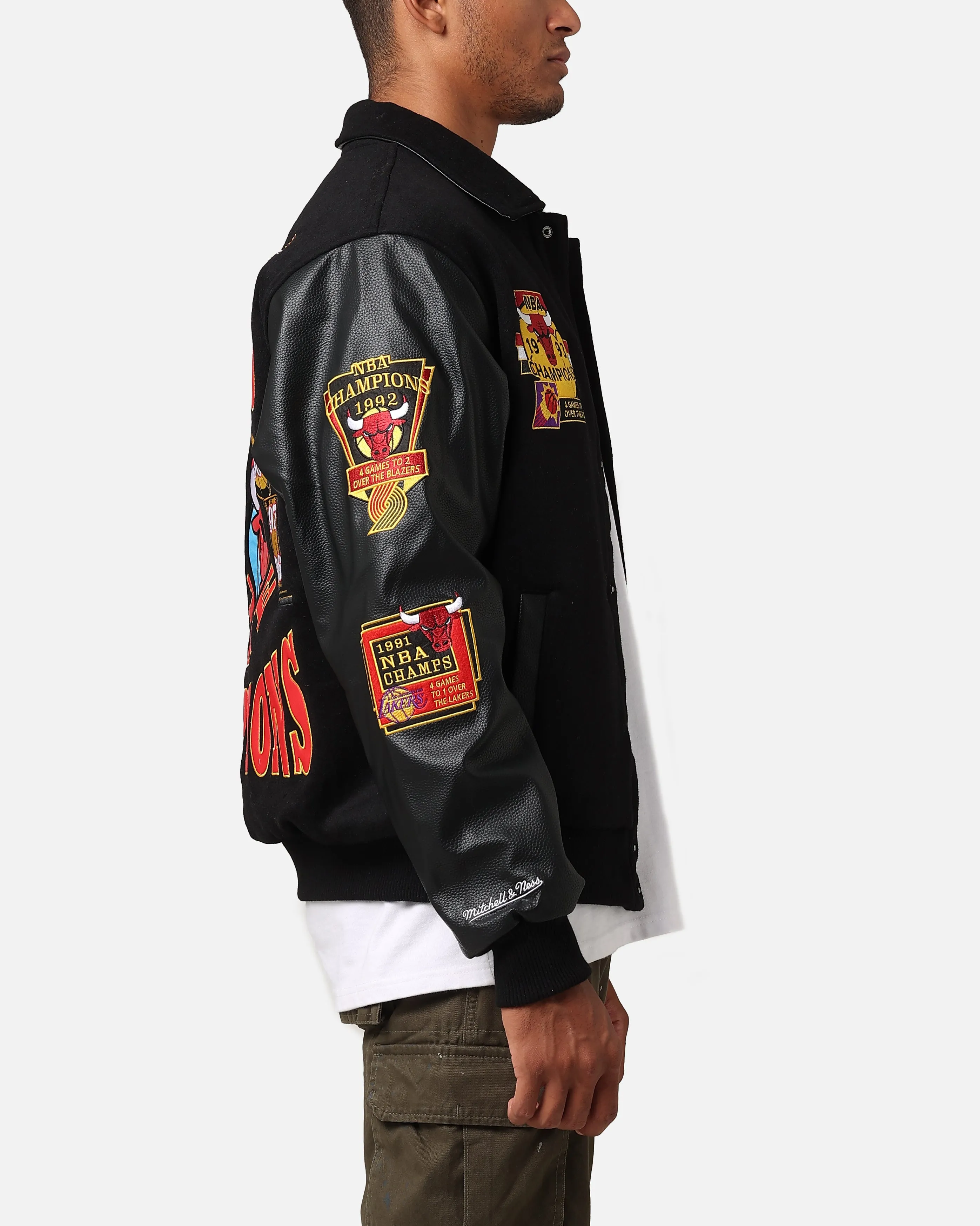 Mitchell & Ness Chicago Bulls Dynasty Jacket Black sold by Culture Kings product image thumbnail 5