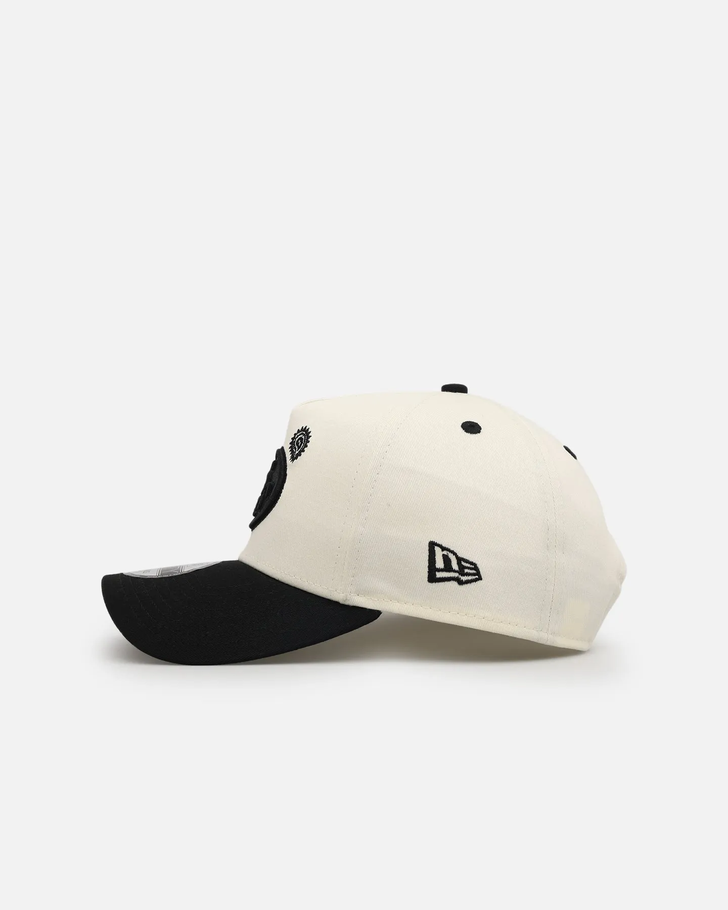 New Era San Francisco 49ers 'Paisley Hit' 9FORTY A-Frame Snapback Chrome White/Black sold by Culture Kings product image thumbnail 4