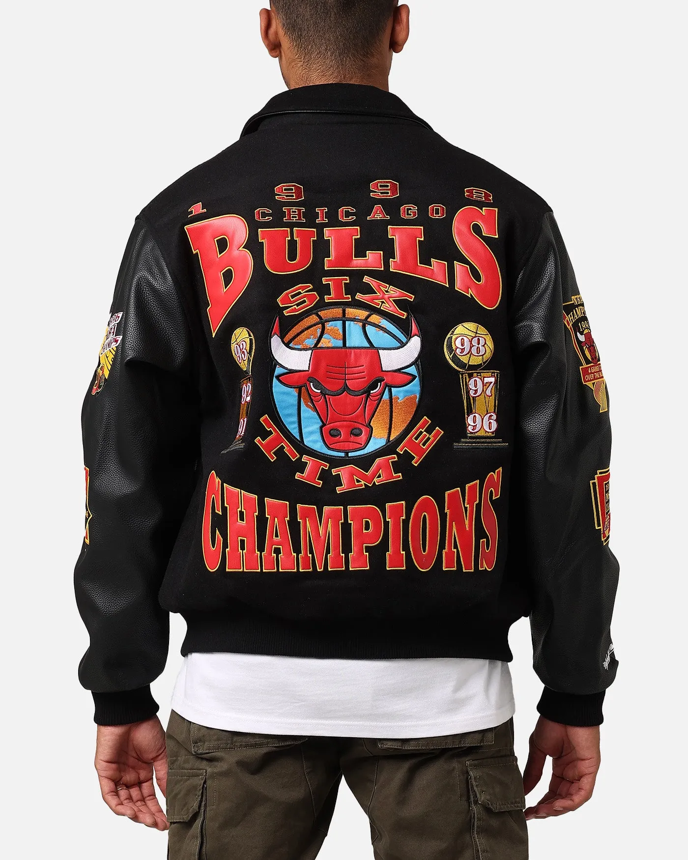 Mitchell & Ness Chicago Bulls Dynasty Jacket Black sold by Culture Kings