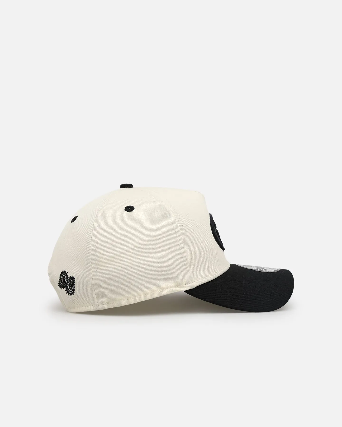 New Era San Francisco 49ers 'Paisley Hit' 9FORTY A-Frame Snapback Chrome White/Black sold by Culture Kings product image thumbnail 3