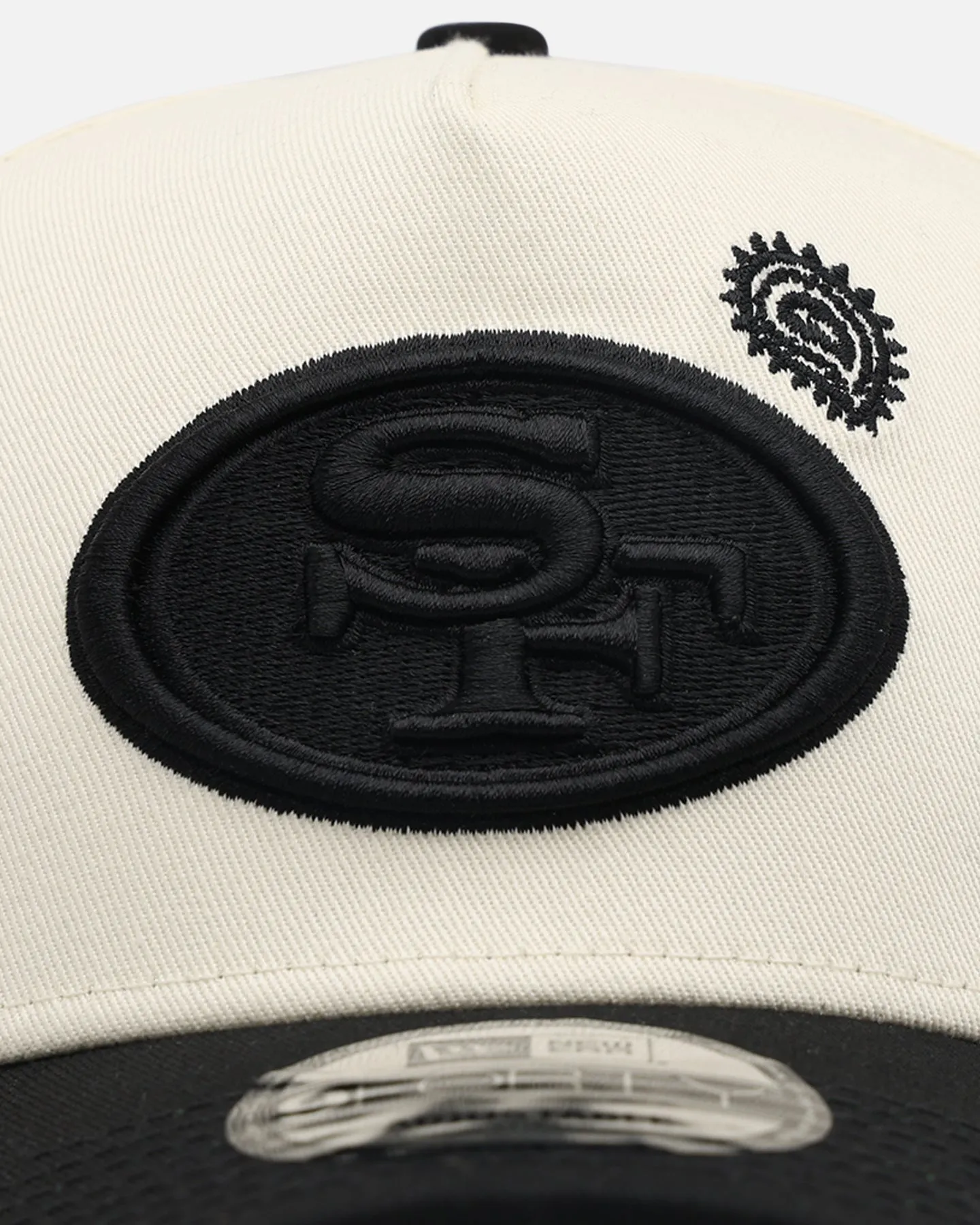 New Era San Francisco 49ers 'Paisley Hit' 9FORTY A-Frame Snapback Chrome White/Black sold by Culture Kings product image thumbnail 5