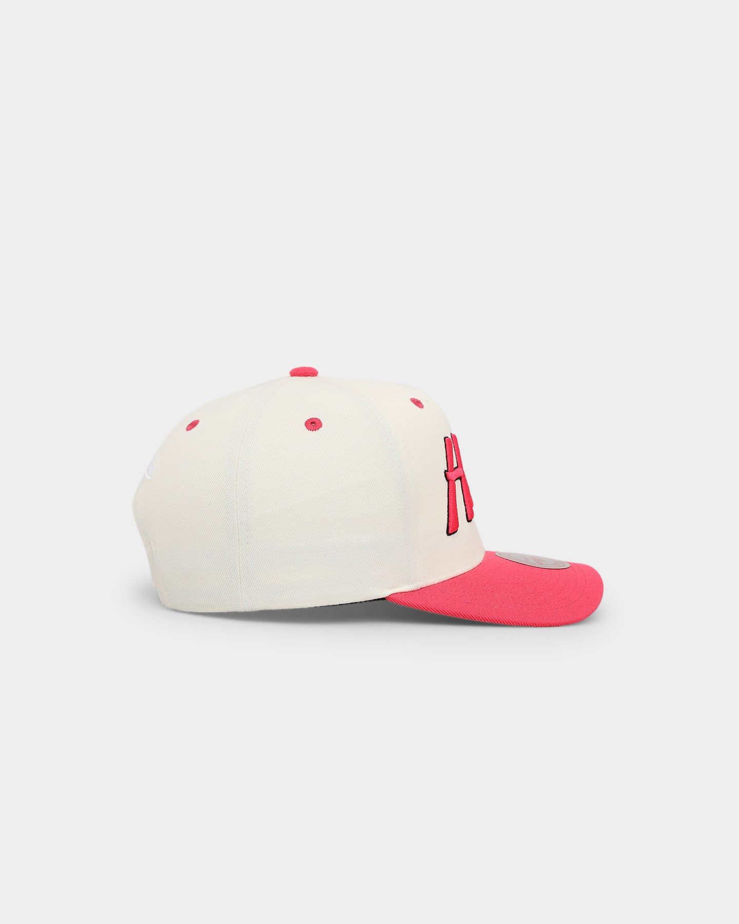 Mitchell & Ness Miami Heat Team Script OG Snapback Vintage Cream sold by Culture Kings product image thumbnail 3