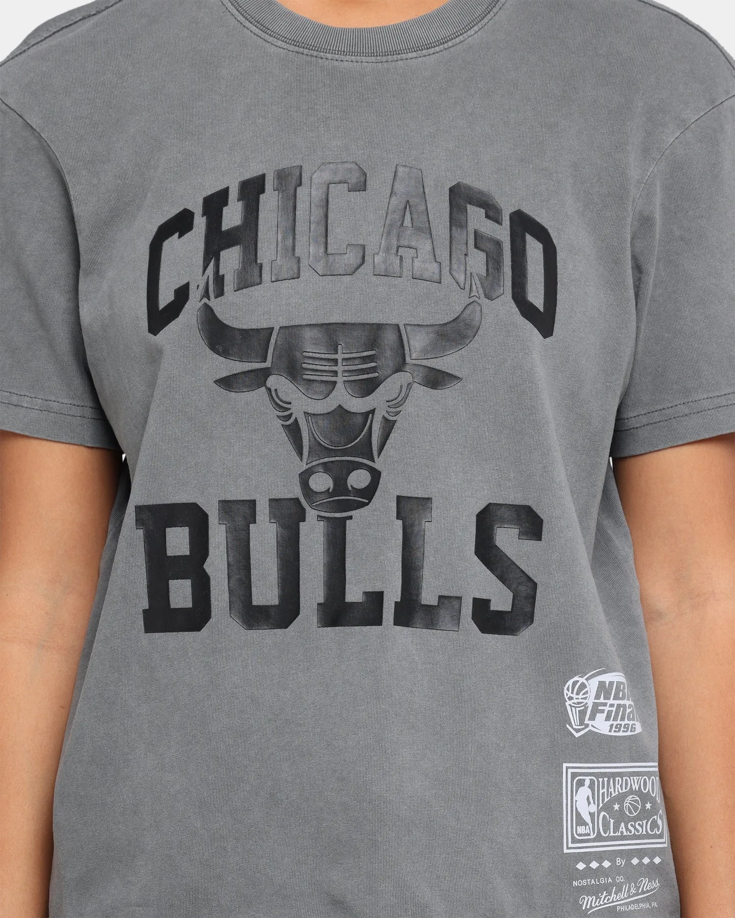 Mitchell & Ness Women's Chicago Bulls Tradition Vintage T-Shirt Gunmetal sold by Culture Kings product image thumbnail 3
