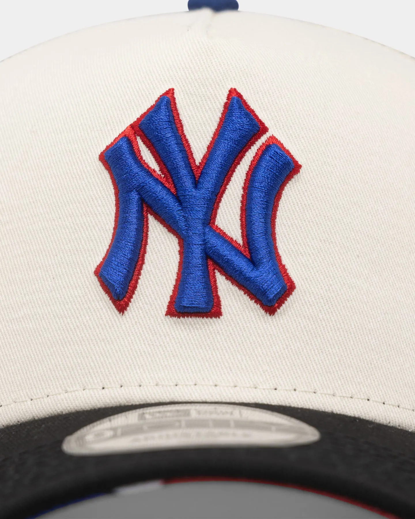New Era New York Yankees 'Retro Mosaic' 9FORTY A-Frame Trucker Snapback White/Black sold by Culture Kings product image thumbnail 5