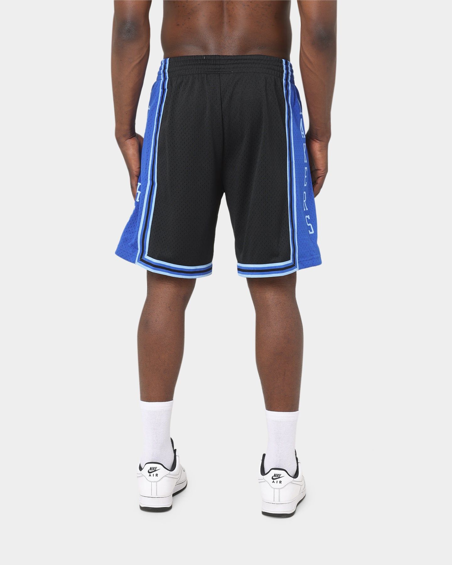 Mitchell & Ness Los Angeles Lakers Reload 2.0 Swingman '96-'97 Shorts Black sold by Culture Kings product image thumbnail 4