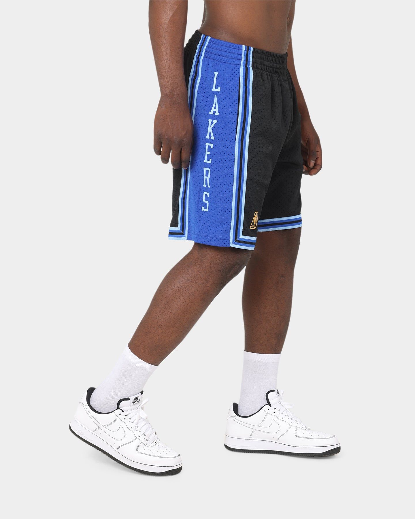 Mitchell & Ness Los Angeles Lakers Reload 2.0 Swingman '96-'97 Shorts Black sold by Culture Kings product image thumbnail 5