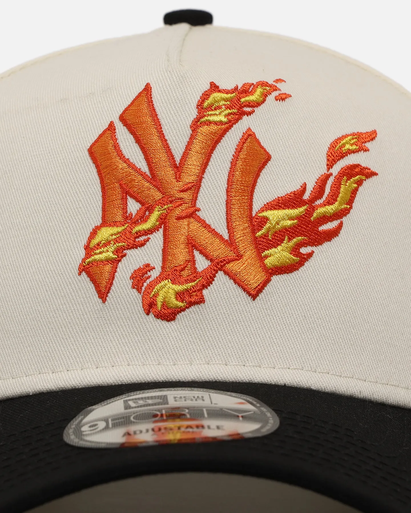 New Era New York Yankees 'Flame' 9FORTY A-Frame Snapback Chrome White/Black sold by Culture Kings product image thumbnail 5