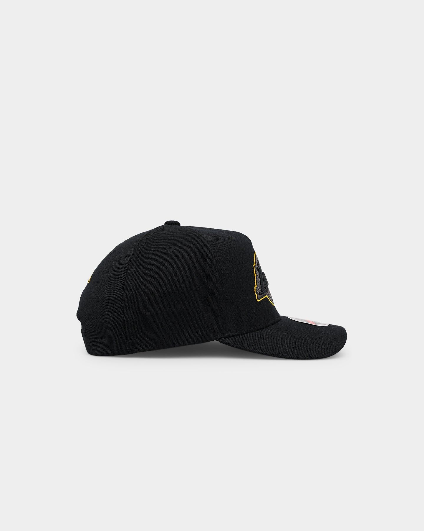 Mitchell & Ness Los Angeles Lakers 'Team Outline' Classic Snapback Black sold by Culture Kings product image thumbnail 3
