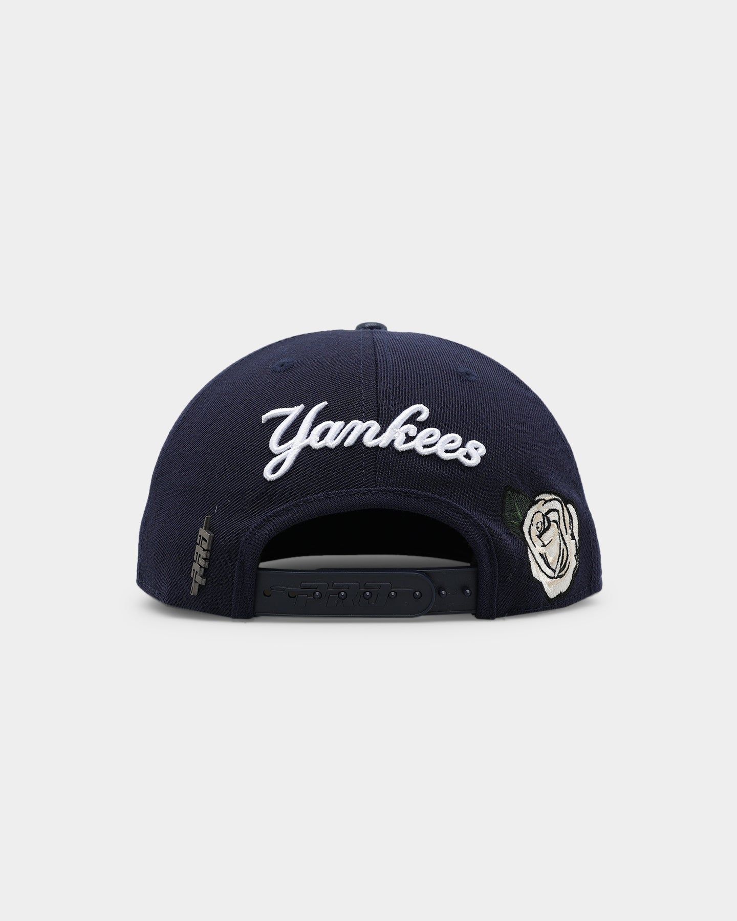 Pro Standard New York Yankees Roses Snapback Navy sold by Culture Kings product image thumbnail 2