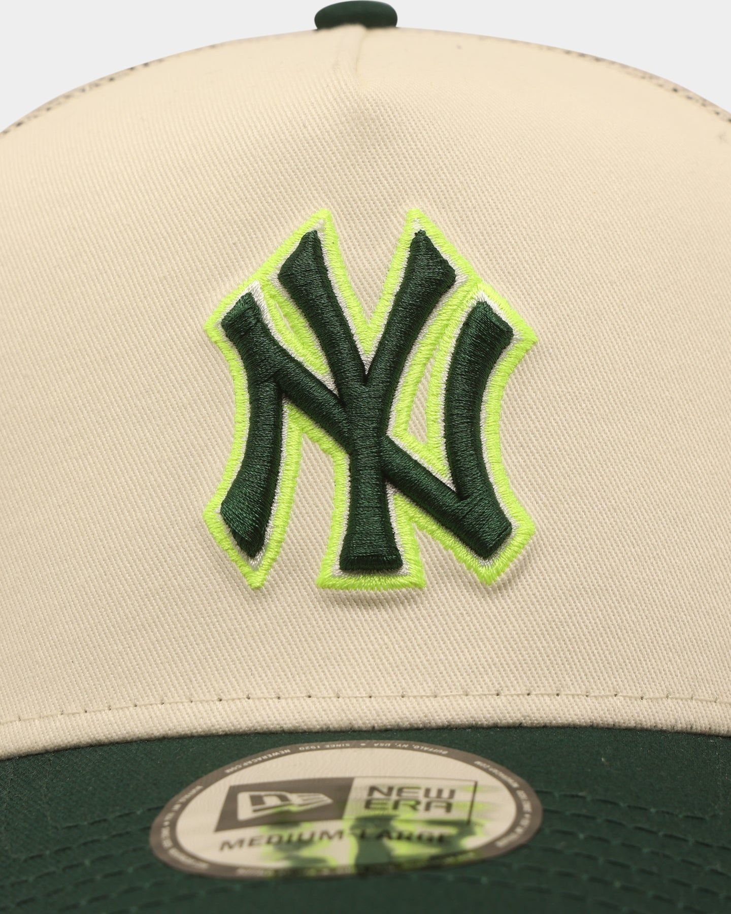New Era New York Yankees 'Caddy Green' 9FORTY K-Frame Snapback Chrome White sold by Culture Kings product image thumbnail 5