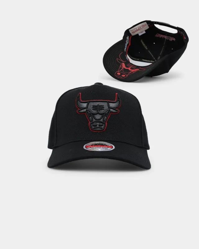 Mitchell & Ness Chicago Bulls 'Team Outline' Classic Red Snapback Black sold by Culture Kings