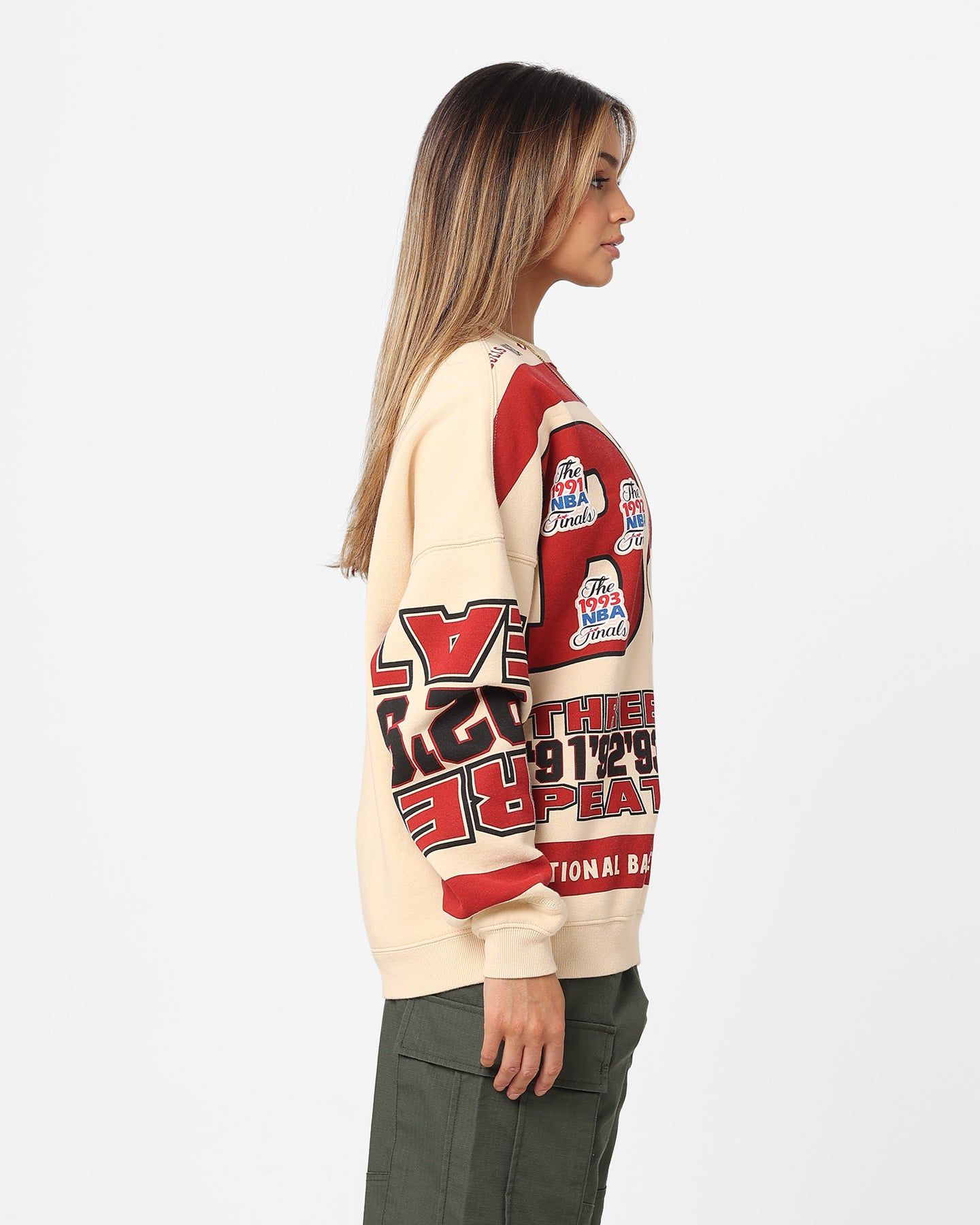 Mitchell & Ness Women's Chicago Bulls League Crewneck Stone/Red sold by Culture Kings product image thumbnail 5