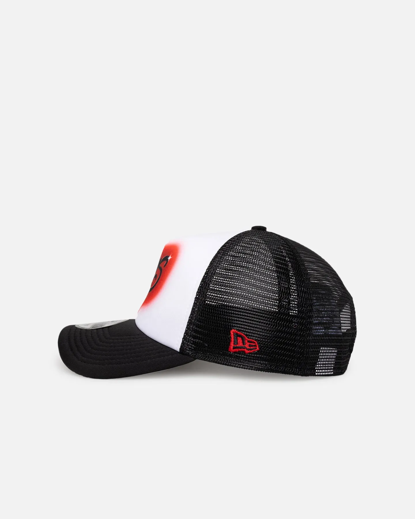 New Era Chicago Bulls 'Airbrush' 9FORTY A-Frame Trucker Snapback White/OTC sold by Culture Kings product image thumbnail 4